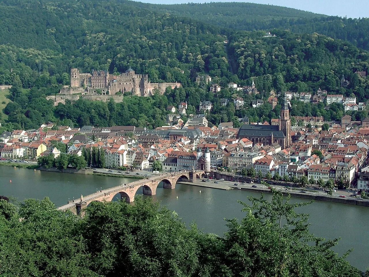 Vue de Heidelberg avec son château et le vieux pont sur le Neckar